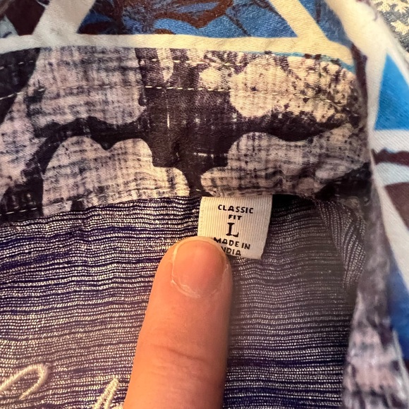 Robert Graham Dress Shirt. Size Large - Picture 2 of 3